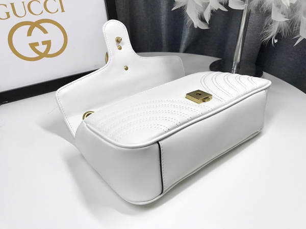 激安グッチバッグコピー角部分ディテール